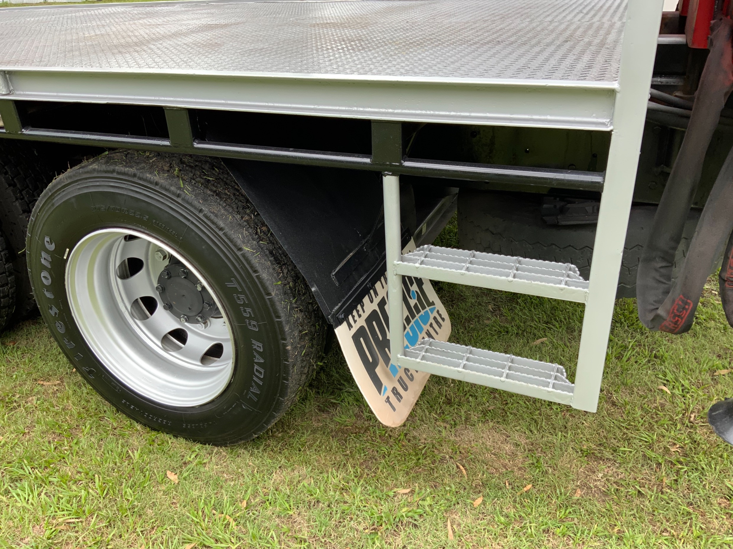 2011 MITSUBISHI FIGHTER 2427 MANUAL CRANE TRUCK