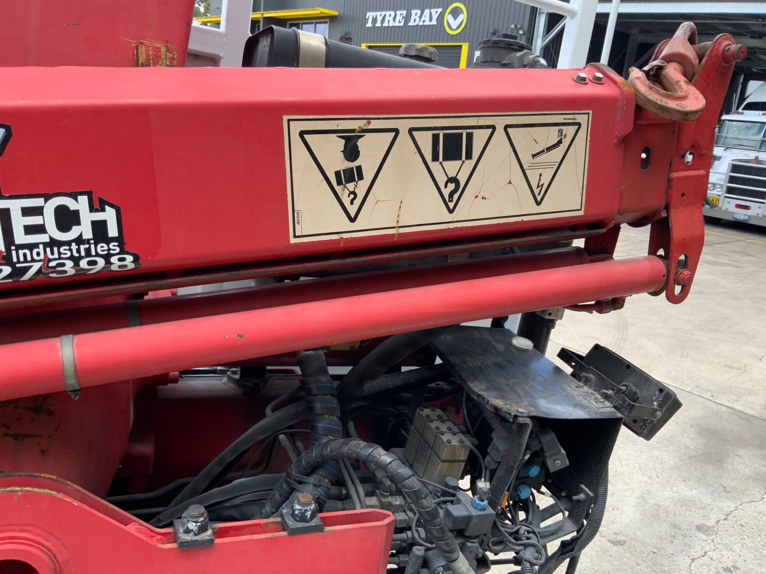 2009 MITSUBISHI FK600 FIGHTER MANUAL CRANE TRUCK