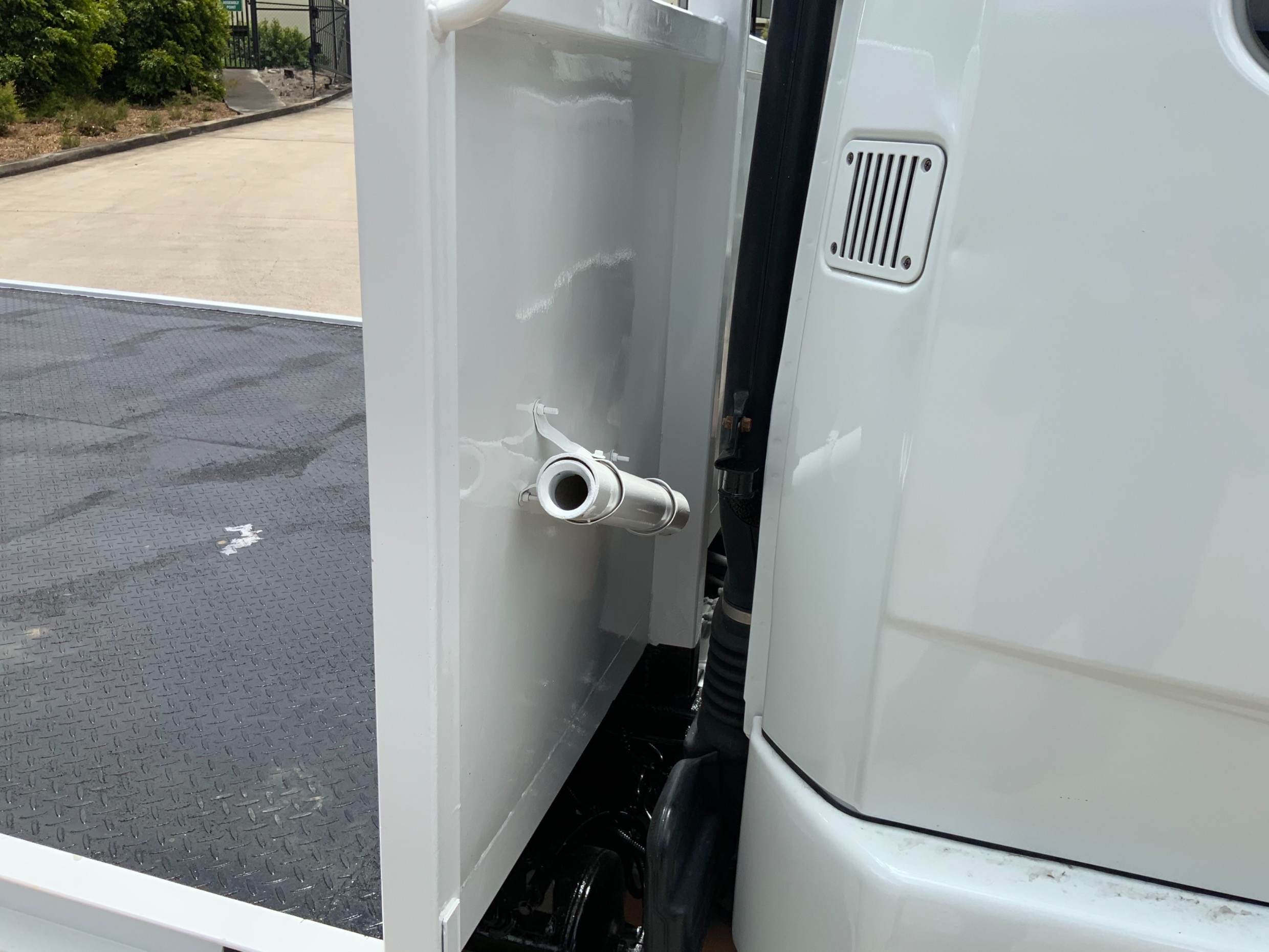 2009 MITSUBISHI FK600 FIGHTER MANUAL CRANE TRUCK