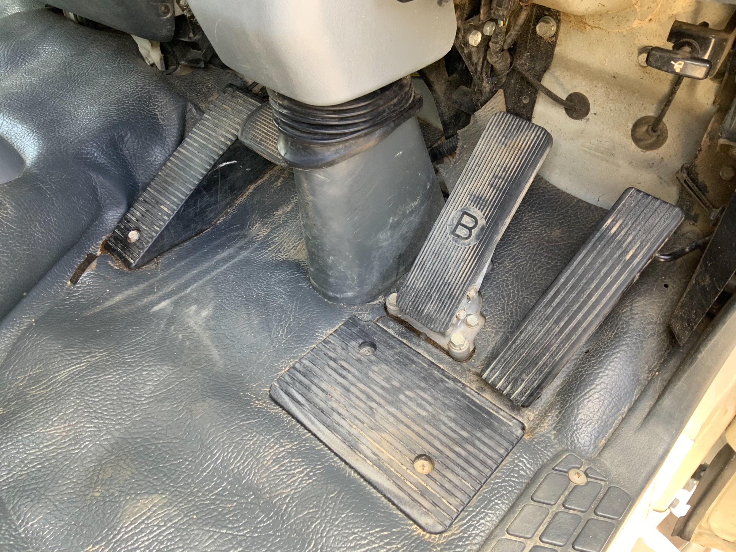 2009 MITSUBISHI FK600 FIGHTER MANUAL CRANE TRUCK