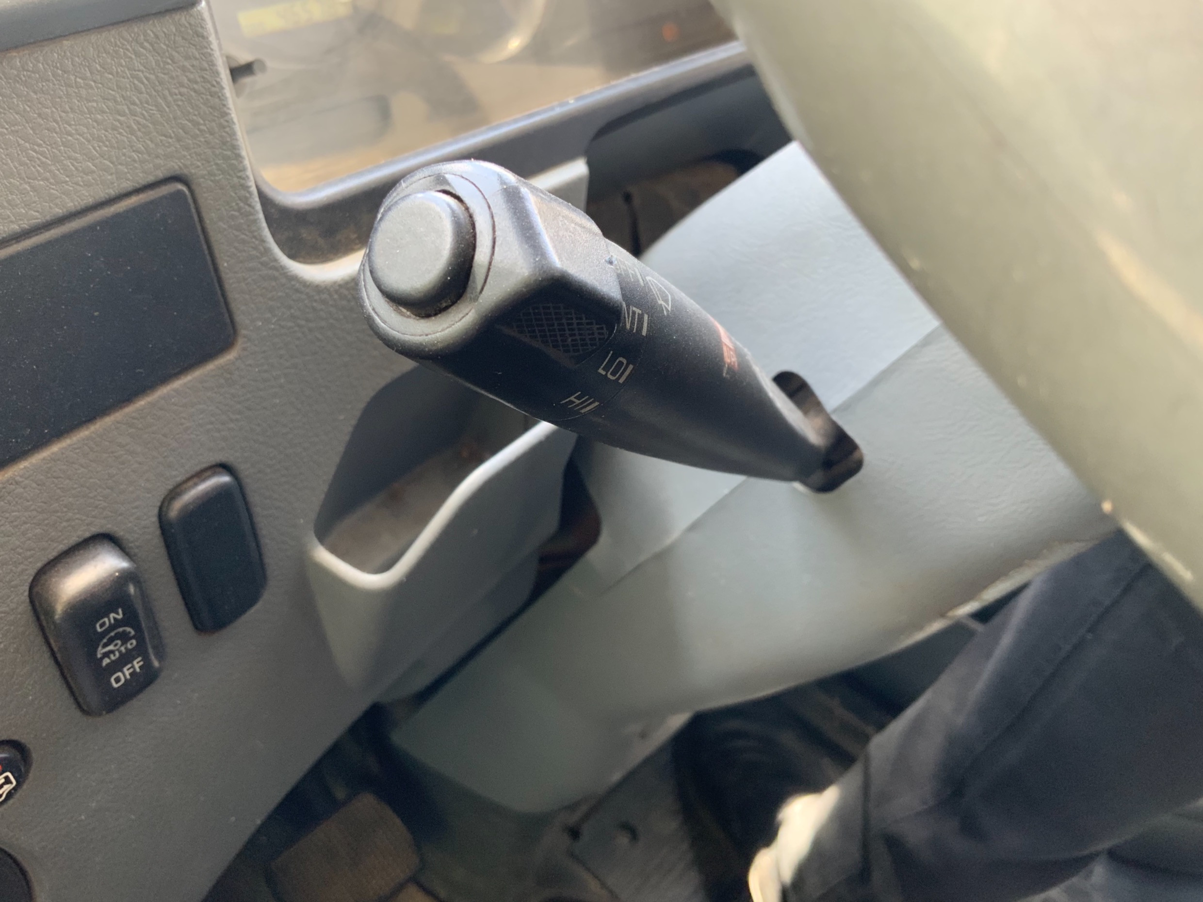 2009 MITSUBISHI FK600 FIGHTER MANUAL CRANE TRUCK
