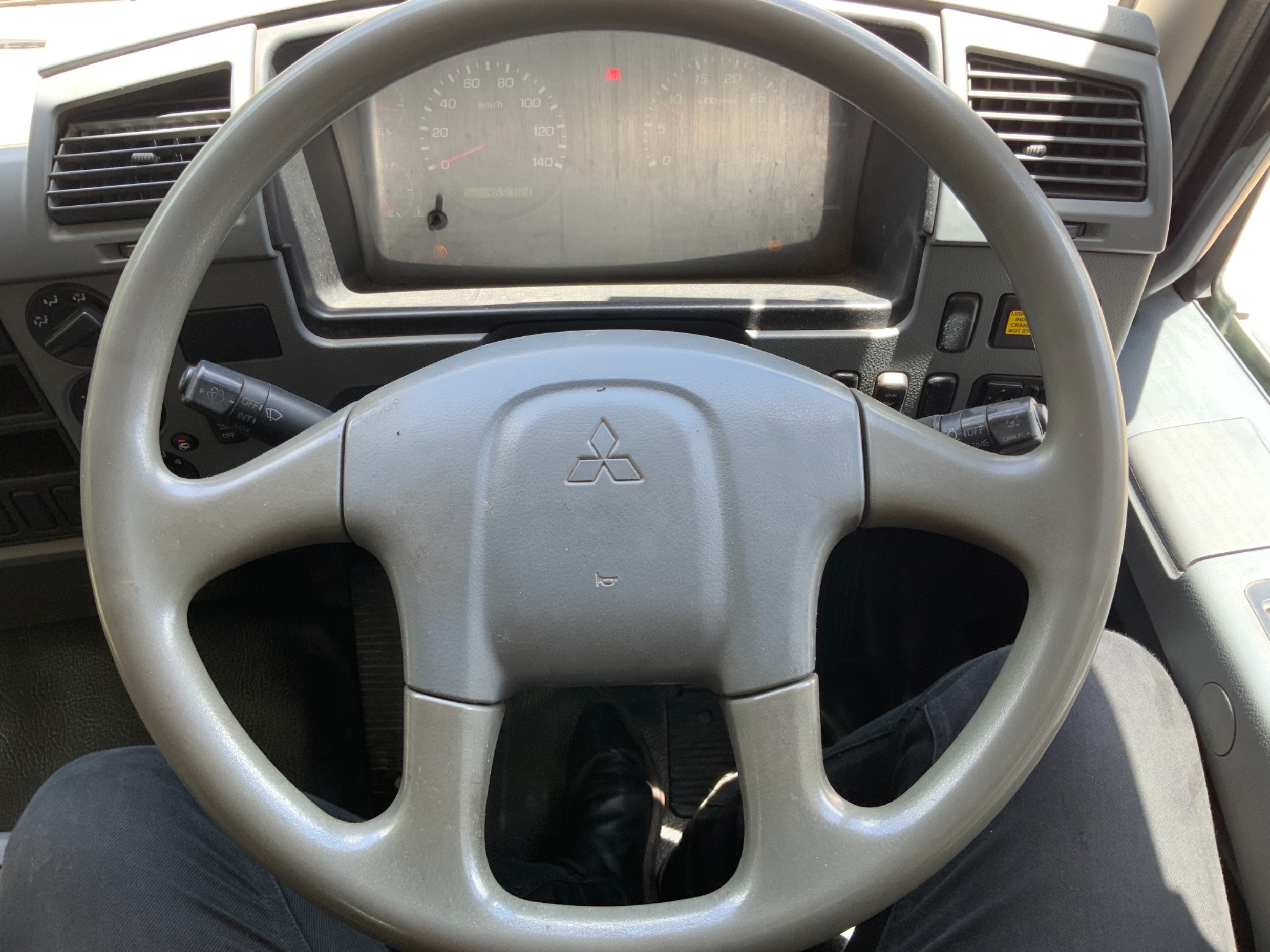 2009 MITSUBISHI FK600 FIGHTER MANUAL CRANE TRUCK