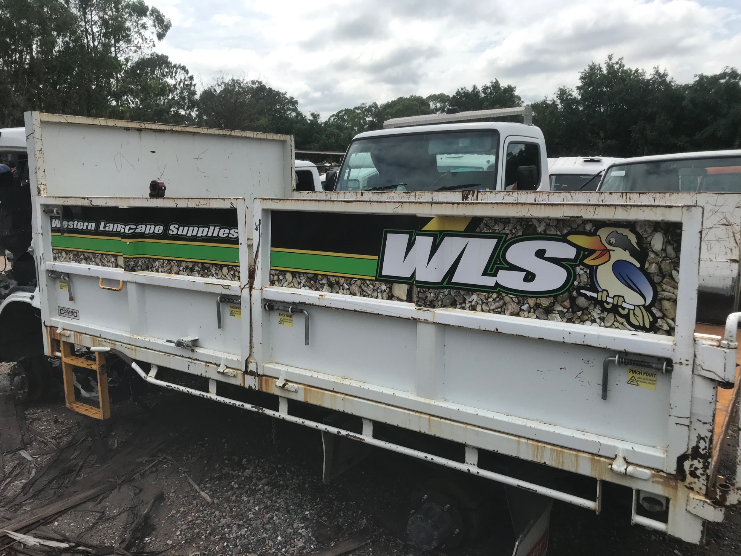 2017 SMALL JAP TRUCK BODIES TIPPING TRAY