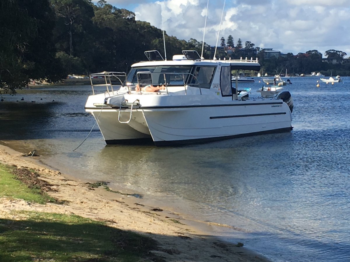 LEISURECAT KINGFISHER 9000 FISHING BOAT