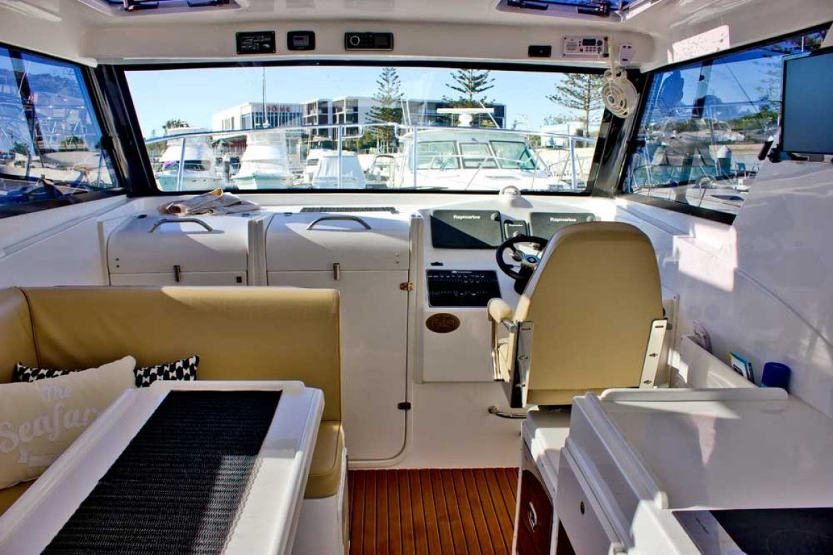 LEISURECAT KINGFISHER 9000 FISHING BOAT