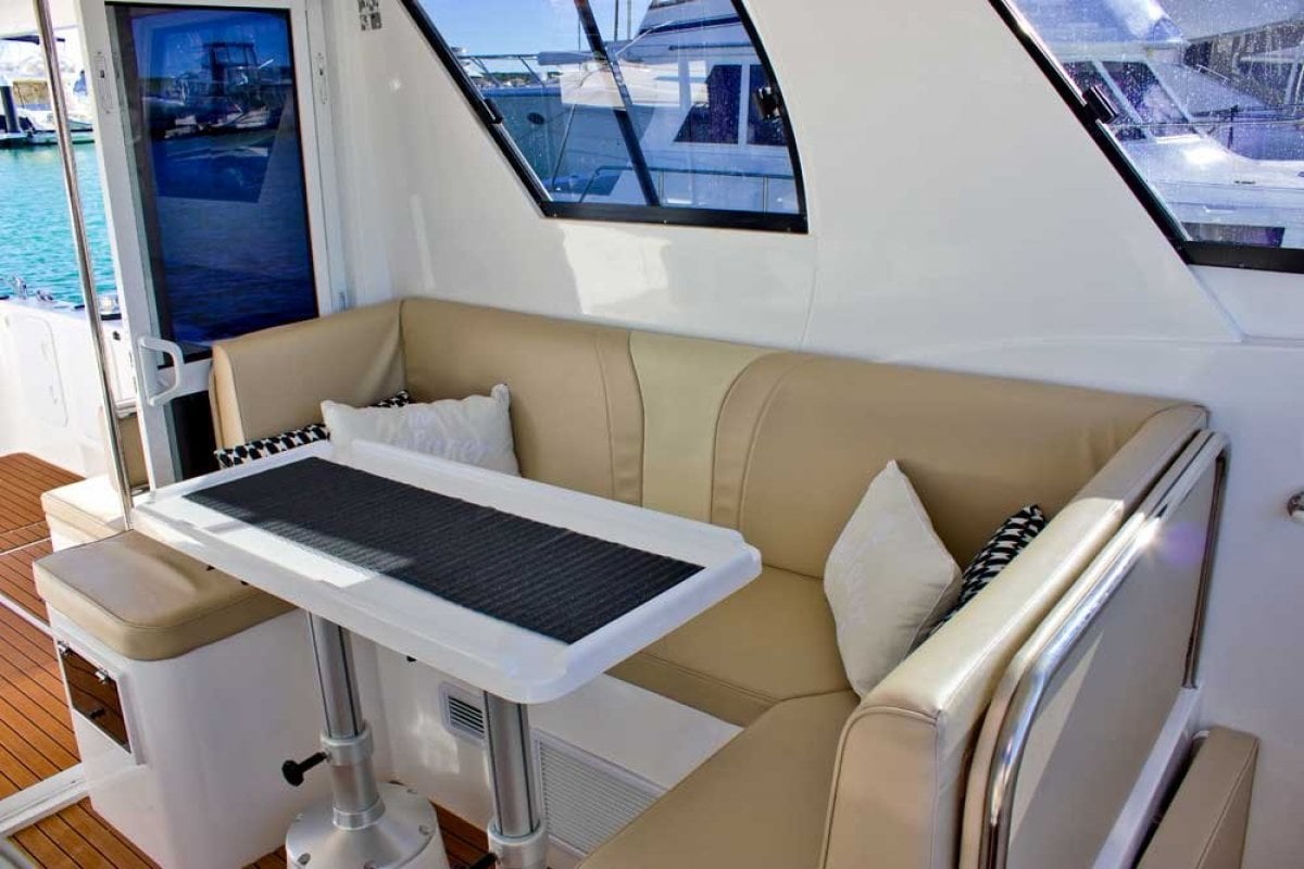 LEISURECAT KINGFISHER 9000 FISHING BOAT