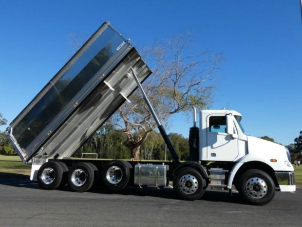 2018 FREIGHTLINER CL112 10 X 4 TRUCK AUTOMATIC TIPPER