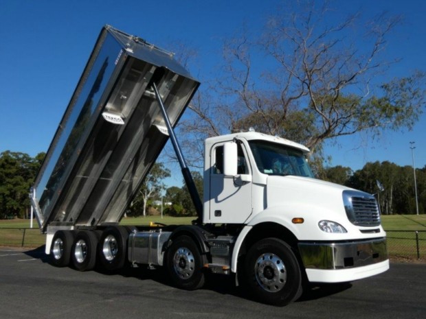 2018 FREIGHTLINER CL112 10 X 4 TRUCK AUTOMATIC TIPPER