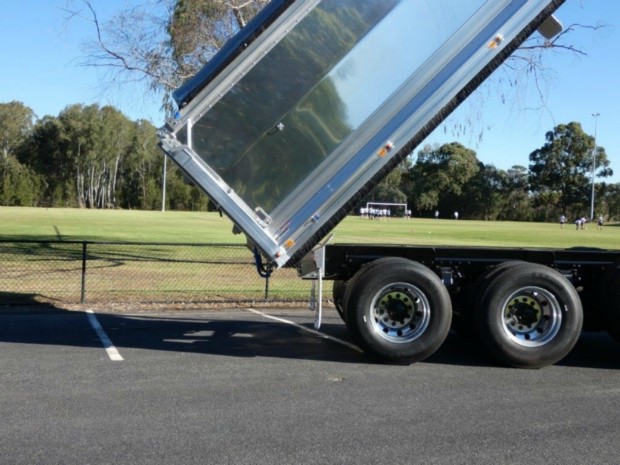 2018 FREIGHTLINER CL112 10 X 4 TRUCK AUTOMATIC TIPPER