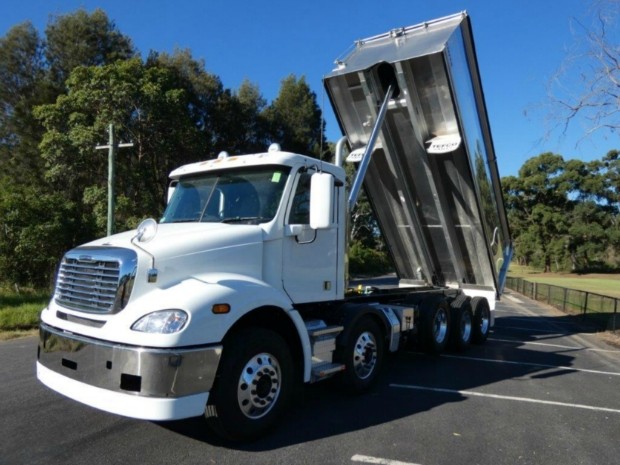 2018 FREIGHTLINER CL112 10 X 4 TRUCK AUTOMATIC TIPPER
