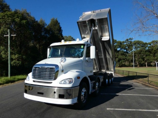 2018 FREIGHTLINER CL112 10 X 4 TRUCK AUTOMATIC TIPPER