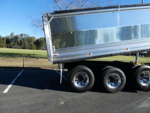 2018 FREIGHTLINER CL112 10 X 4 TRUCK AUTOMATIC TIPPER