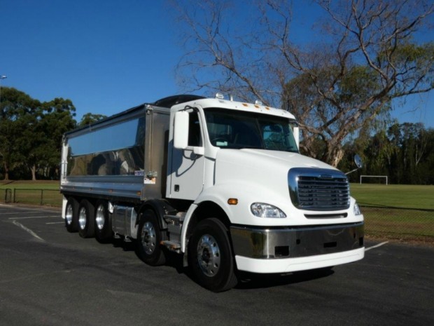 2018 FREIGHTLINER CL112 10 X 4 TRUCK AUTOMATIC TIPPER