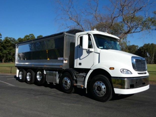 2018 FREIGHTLINER CL112 10 X 4 TRUCK AUTOMATIC TIPPER