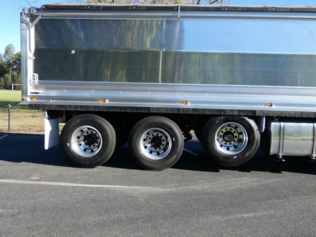 2018 FREIGHTLINER CL112 10 X 4 TRUCK AUTOMATIC TIPPER