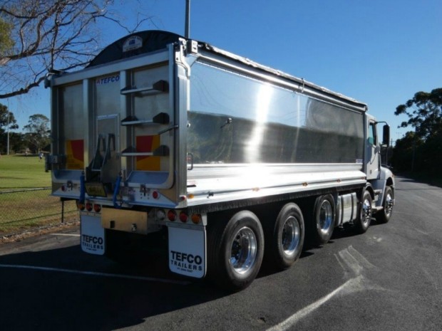 2018 FREIGHTLINER CL112 10 X 4 TRUCK AUTOMATIC TIPPER