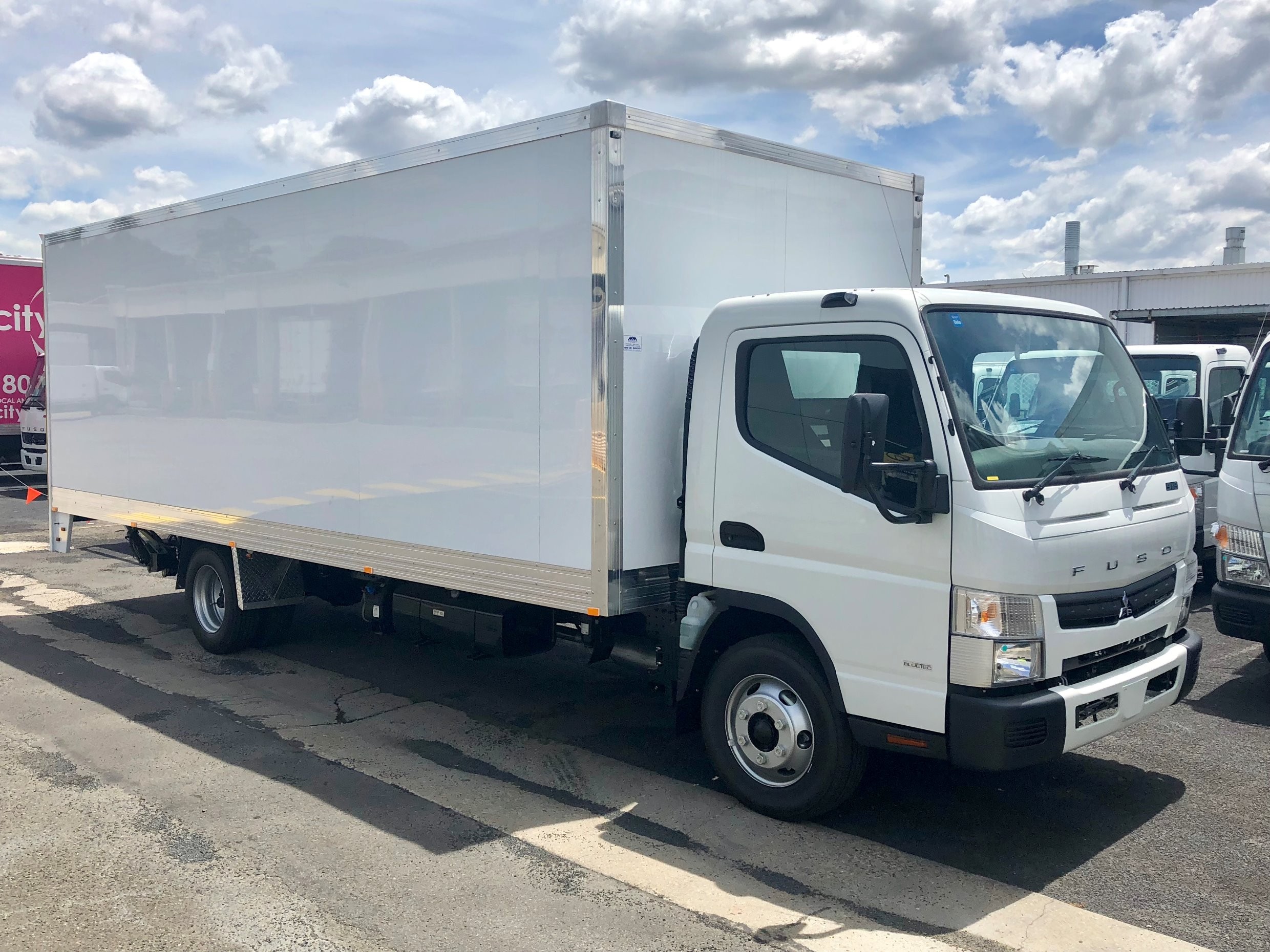 2018 FUSO CANTER 918 FECX1KR4SFAD WIDE XXLWB TRUCK MANUAL PANTECH