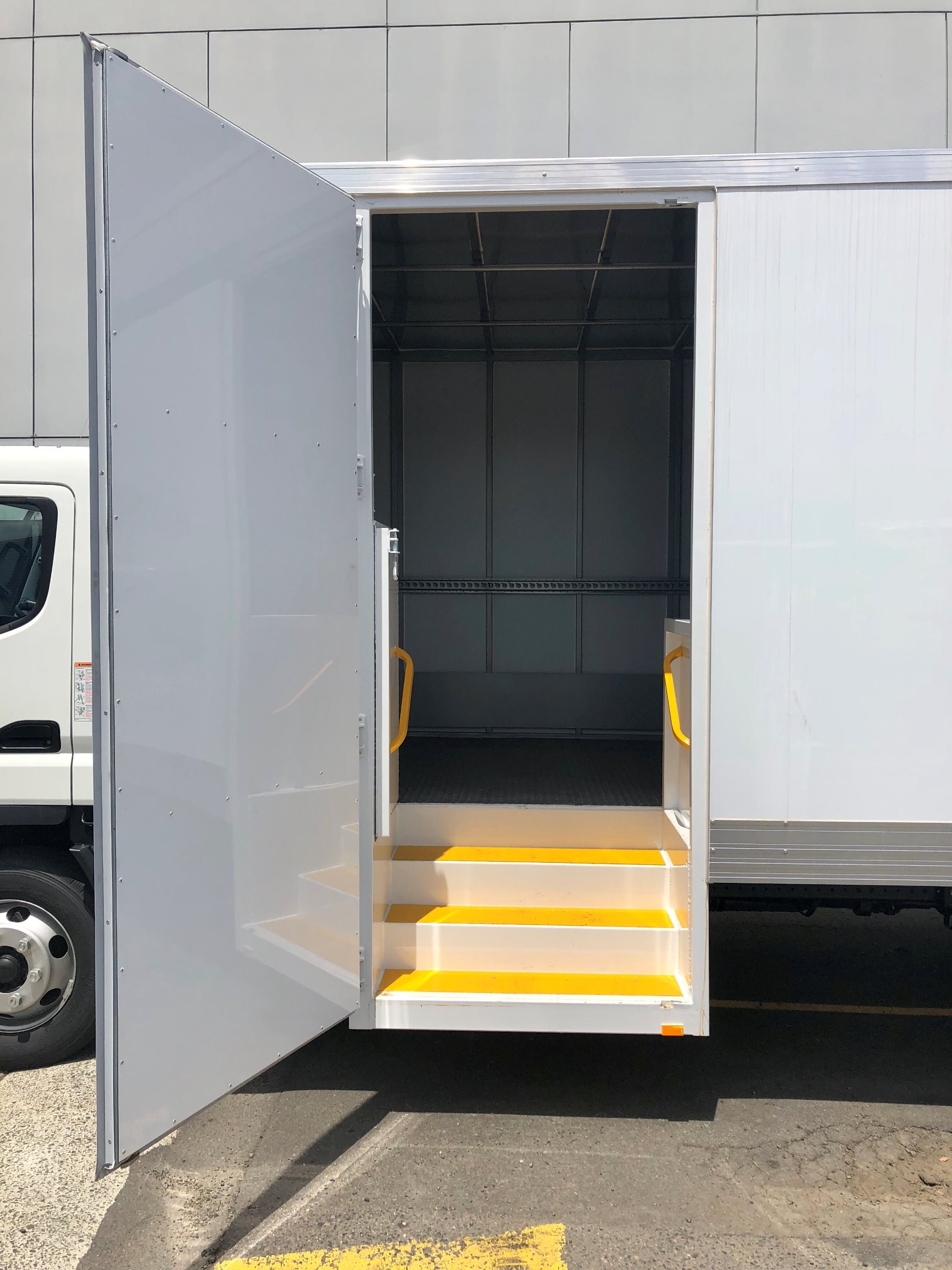 2018 FUSO CANTER 918 FECX1KR4SFAD WIDE XXLWB TRUCK MANUAL PANTECH