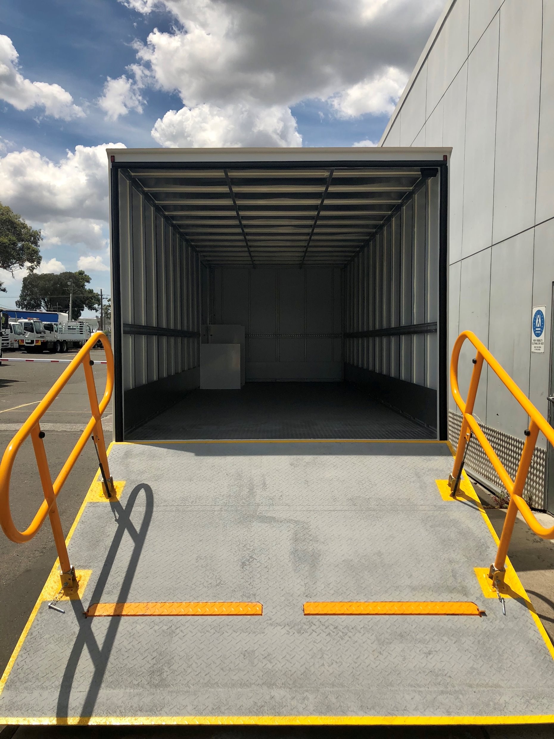 2018 FUSO CANTER 918 FECX1KR4SFAD WIDE XXLWB TRUCK MANUAL PANTECH