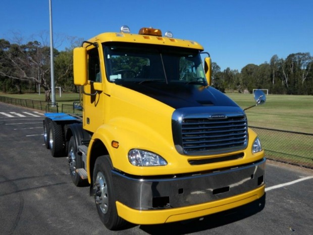 2017 FREIGHTLINER COLUMBIA CL112 CL112 8 X 4 TRUCK AUTOMATIC CONCRETE AGITATOR