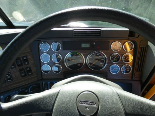 2017 FREIGHTLINER COLUMBIA CL112 CL112 8 X 4 TRUCK AUTOMATIC CONCRETE AGITATOR