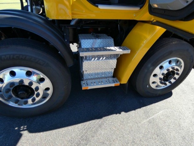 2017 FREIGHTLINER COLUMBIA CL112 CL112 8 X 4 TRUCK AUTOMATIC CONCRETE AGITATOR