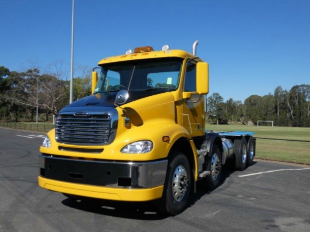 2017 FREIGHTLINER COLUMBIA CL112 CL112 8 X 4 TRUCK AUTOMATIC CONCRETE AGITATOR