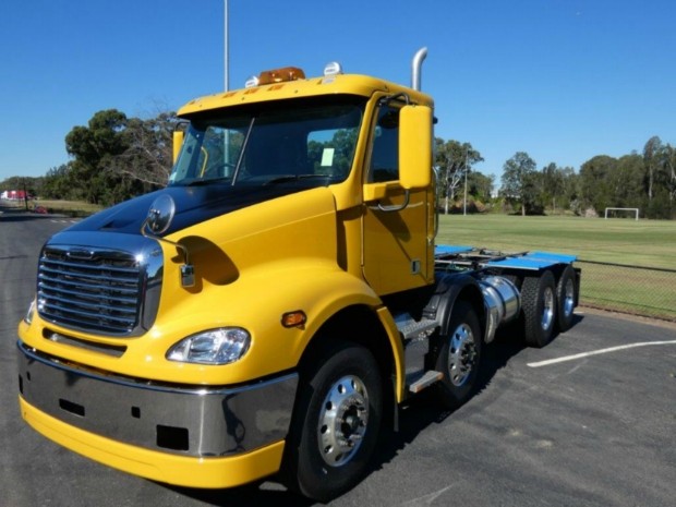 2017 FREIGHTLINER COLUMBIA CL112 CL112 8 X 4 TRUCK AUTOMATIC CONCRETE AGITATOR