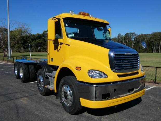 2017 FREIGHTLINER COLUMBIA CL112 CL112 8 X 4 TRUCK AUTOMATIC CONCRETE AGITATOR