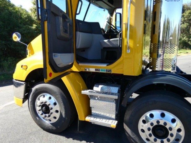 2017 FREIGHTLINER COLUMBIA CL112 CL112 8 X 4 TRUCK AUTOMATIC CONCRETE AGITATOR