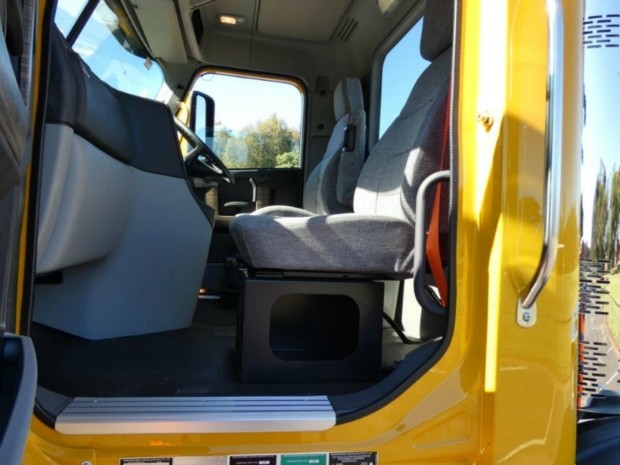 2017 FREIGHTLINER COLUMBIA CL112 CL112 8 X 4 TRUCK AUTOMATIC CONCRETE AGITATOR