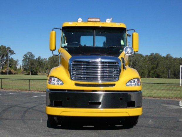 2017 FREIGHTLINER COLUMBIA CL112 CL112 8 X 4 TRUCK AUTOMATIC CONCRETE AGITATOR