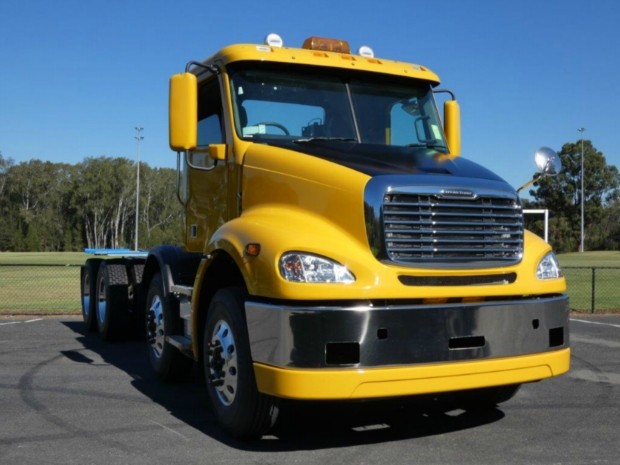 2017 FREIGHTLINER COLUMBIA CL112 CL112 8 X 4 TRUCK AUTOMATIC CONCRETE AGITATOR