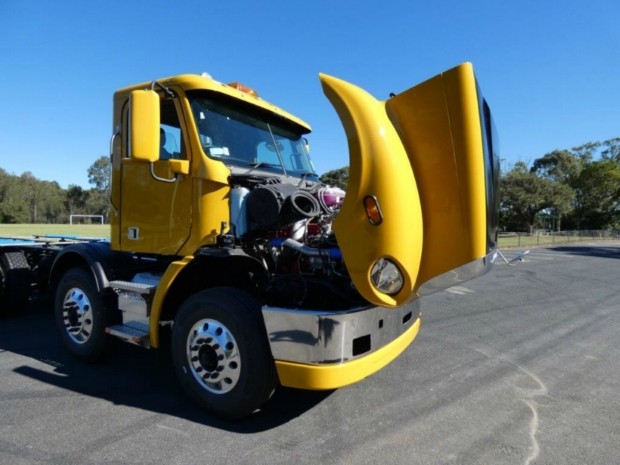 2017 FREIGHTLINER COLUMBIA CL112 CL112 8 X 4 TRUCK AUTOMATIC CONCRETE AGITATOR