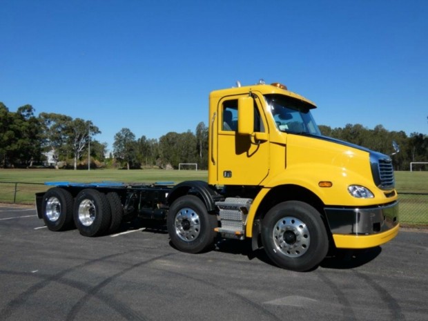 2017 FREIGHTLINER COLUMBIA CL112 CL112 8 X 4 TRUCK AUTOMATIC CONCRETE AGITATOR