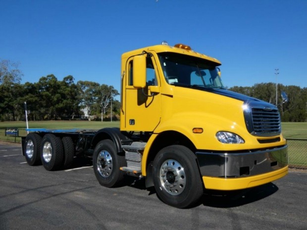 2017 FREIGHTLINER COLUMBIA CL112 CL112 8 X 4 TRUCK AUTOMATIC CONCRETE AGITATOR
