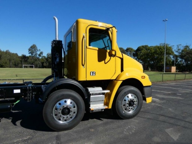 2017 FREIGHTLINER COLUMBIA CL112 CL112 8 X 4 TRUCK AUTOMATIC CONCRETE AGITATOR