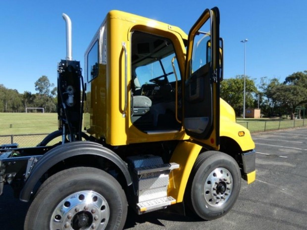 2017 FREIGHTLINER COLUMBIA CL112 CL112 8 X 4 TRUCK AUTOMATIC CONCRETE AGITATOR
