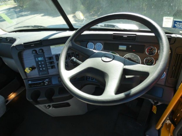 2017 FREIGHTLINER COLUMBIA CL112 CL112 8 X 4 TRUCK AUTOMATIC CONCRETE AGITATOR