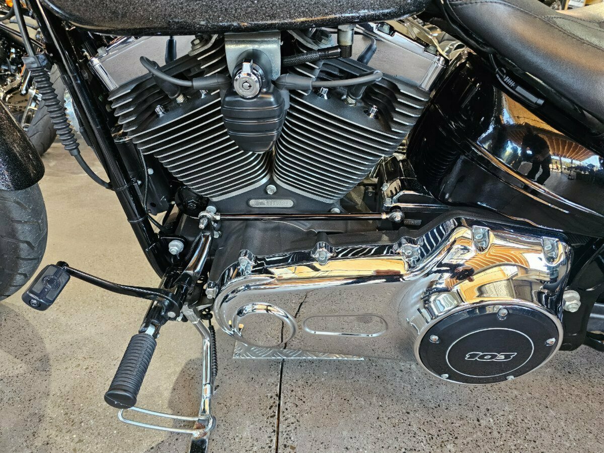 2013 HARLEY-DAVIDSON FXSB SOFTAIL BREAKOUT CRUISER