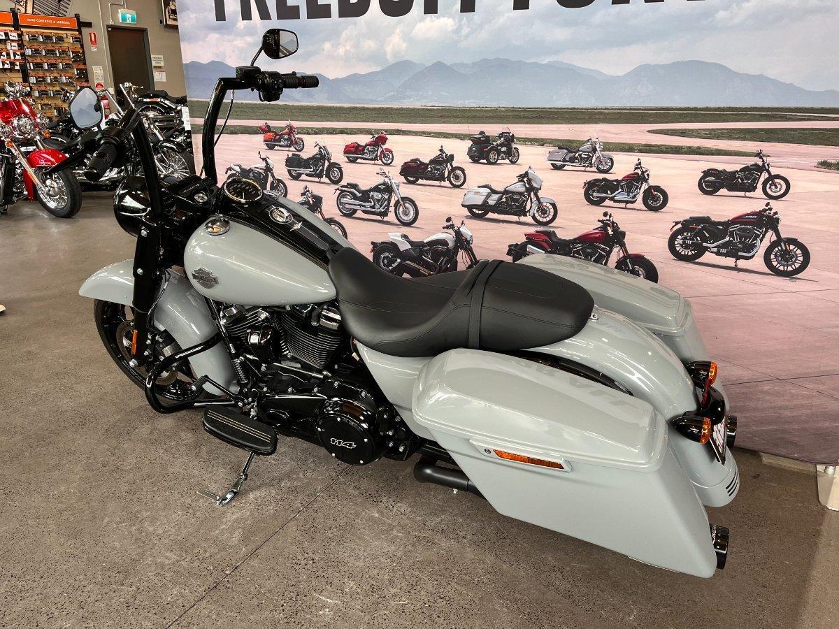 2024 HARLEY-DAVIDSON FLHRXS ROAD KING SPECIAL CRUISER