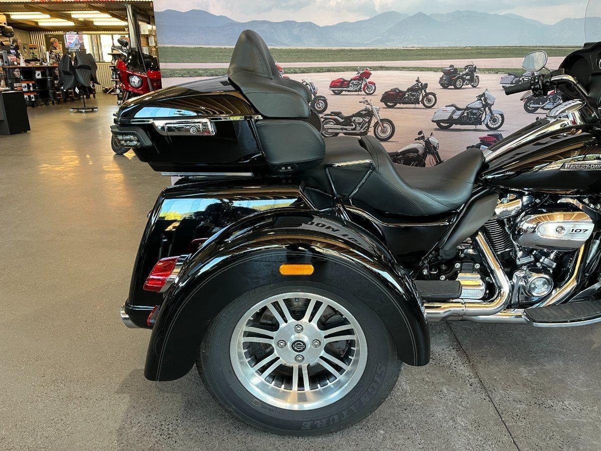 2018 HARLEY-DAVIDSON TRI GLIDE ULTRA 107 (FLHTCUTG) TRIKE