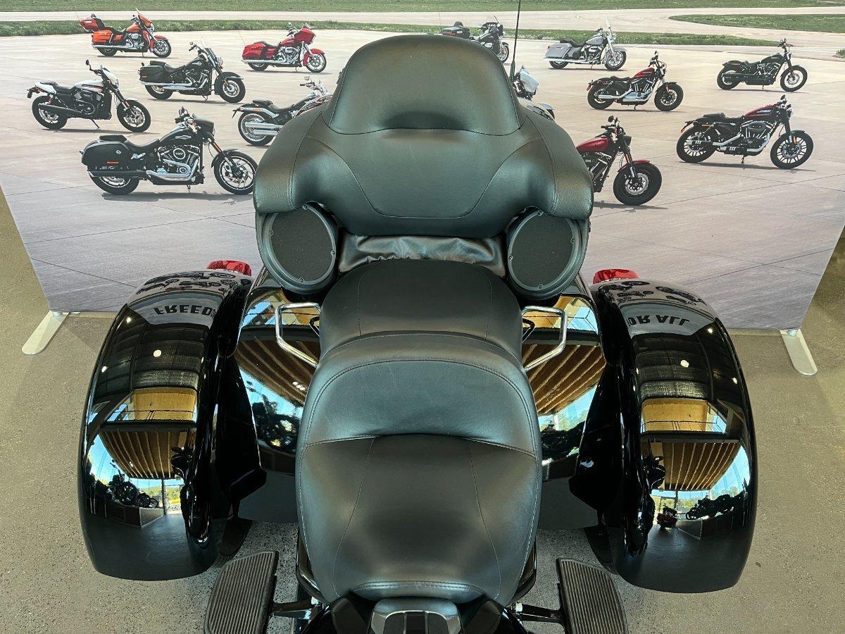 2018 HARLEY-DAVIDSON TRI GLIDE ULTRA 107 (FLHTCUTG) TRIKE