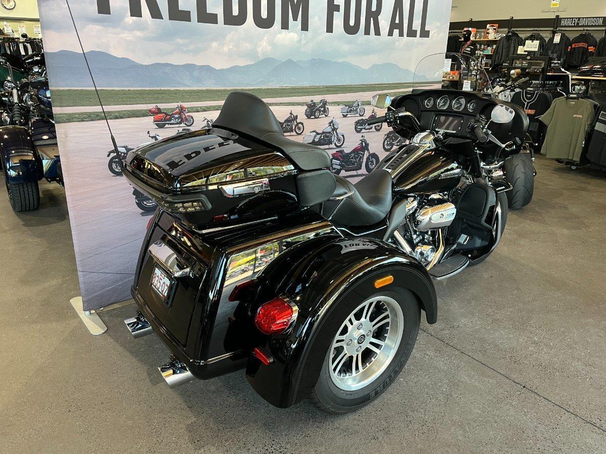 2018 HARLEY-DAVIDSON TRI GLIDE ULTRA 107 (FLHTCUTG) TRIKE