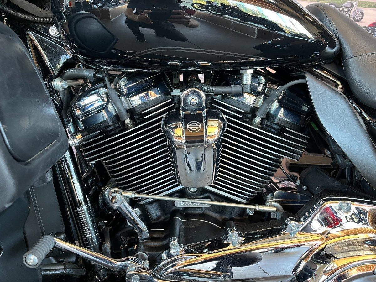 2018 HARLEY-DAVIDSON TRI GLIDE ULTRA 107 (FLHTCUTG) TRIKE