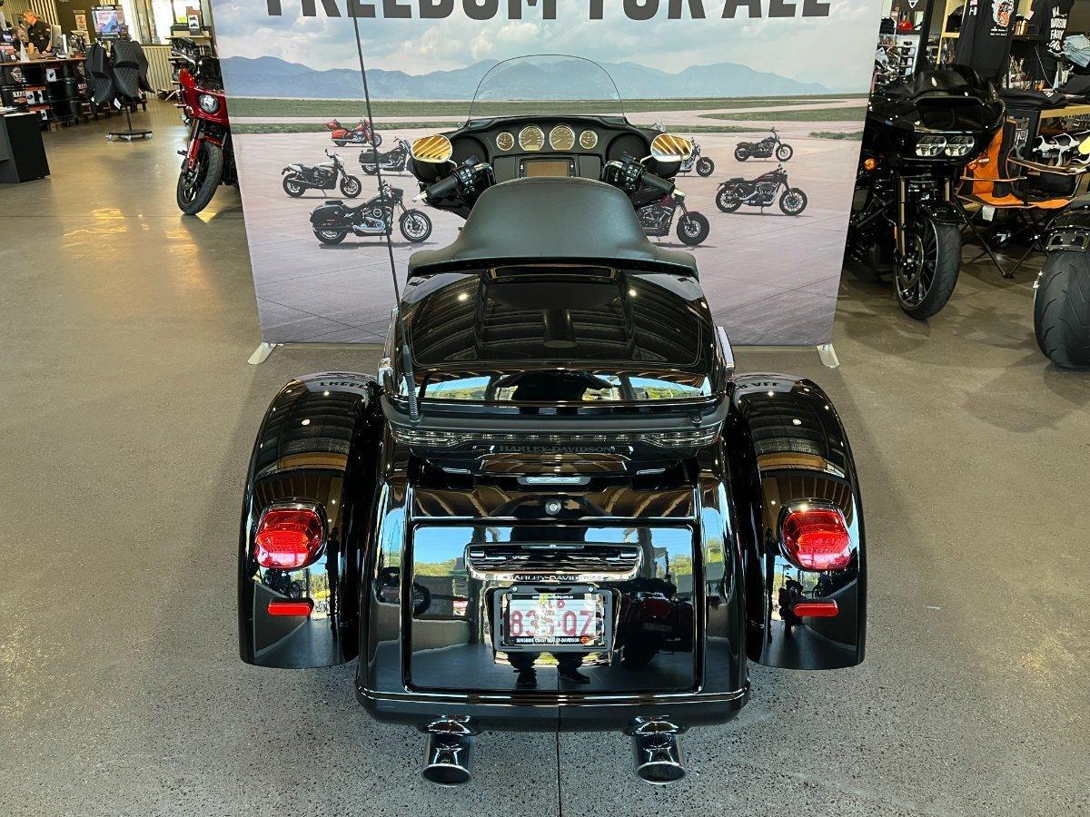2018 HARLEY-DAVIDSON TRI GLIDE ULTRA 107 (FLHTCUTG) TRIKE