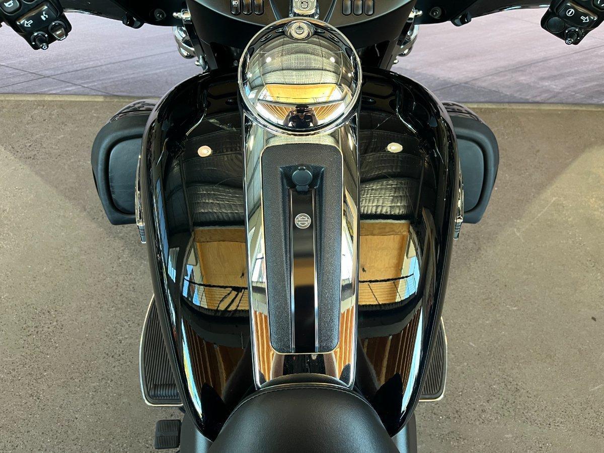 2018 HARLEY-DAVIDSON TRI GLIDE ULTRA 107 (FLHTCUTG) TRIKE