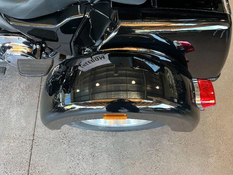 2018 HARLEY-DAVIDSON TRI GLIDE ULTRA 107 (FLHTCUTG) TRIKE