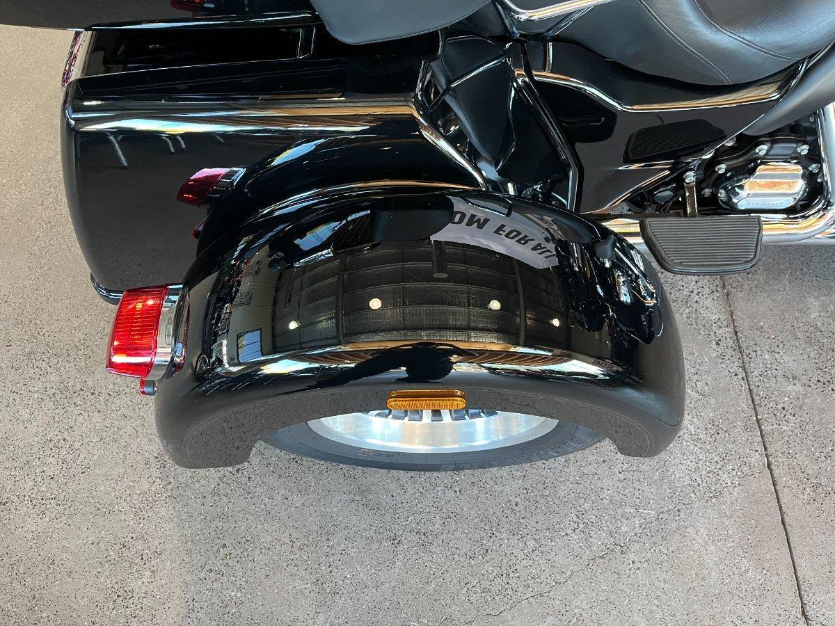 2018 HARLEY-DAVIDSON TRI GLIDE ULTRA 107 (FLHTCUTG) TRIKE