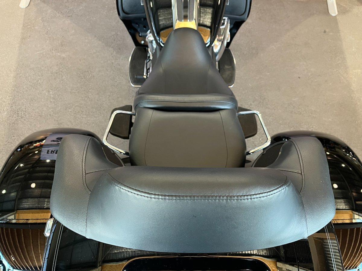 2018 HARLEY-DAVIDSON TRI GLIDE ULTRA 107 (FLHTCUTG) TRIKE